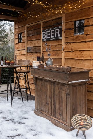 Tabouret de bar bistro TROB en métal noir et bois naturel.